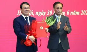 Nhiều lãnh đạo tỉnh thành cũ được điều động về trung ương Nhiều lãnh đạo tỉnh thành cũ được điều động về trung ương