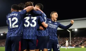 Arsenal bỏ xa Liverpool 4 điểm Arsenal bỏ xa Liverpool 4 điểm