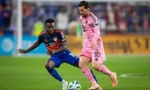 Messi cùng Puskas trở thành 'Vua kiến tạo' trong bóng đá